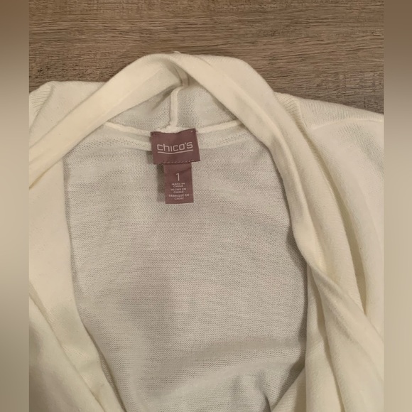 Chico’s Off White Cardigan Zipper pockets detail Size 1 Soft Cozy lightweight - Picture 3 of 5